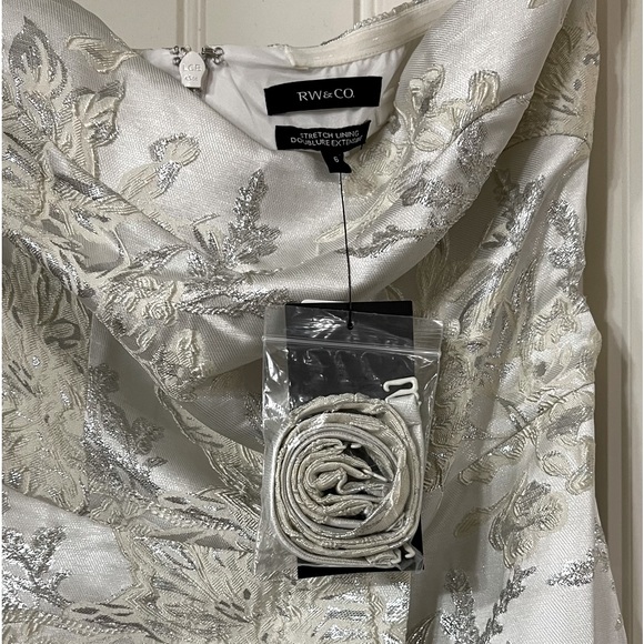 NWT RW&CO dress. Size 6 - Picture 6 of 11